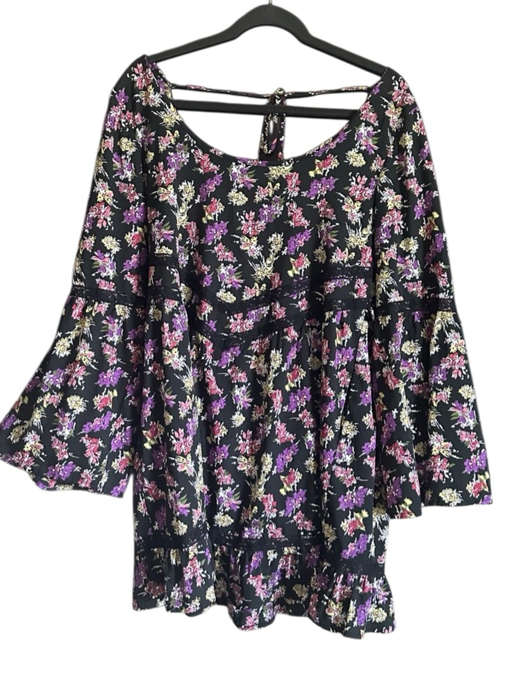 American Rag Black Floral Print Flare Sleeve Mini Dress w Pockets. Size Large.